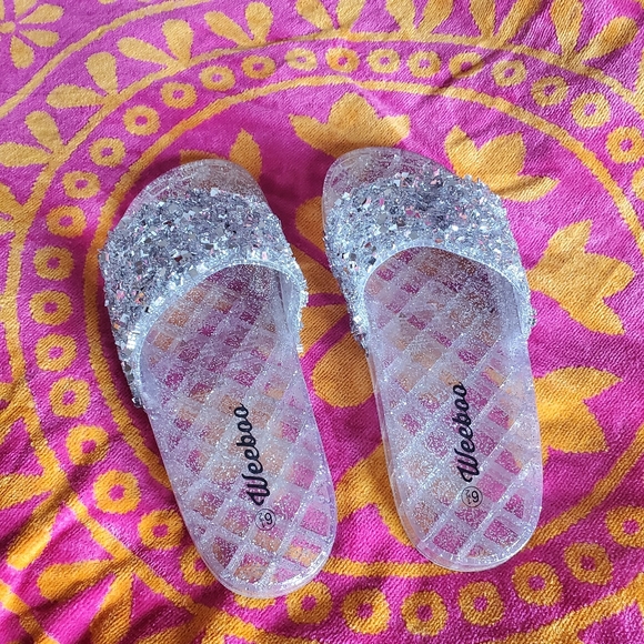 Beautiful Crystal Sandles Size 6.5 - Picture 2 of 5
